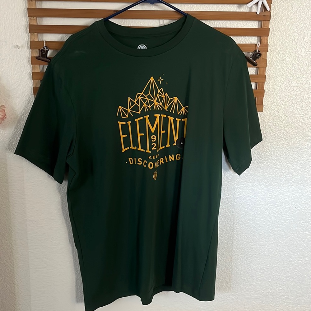 Men’s - LARGE T-Shirt. Color - Forest Green. 100% Cotton. Still has Size tag